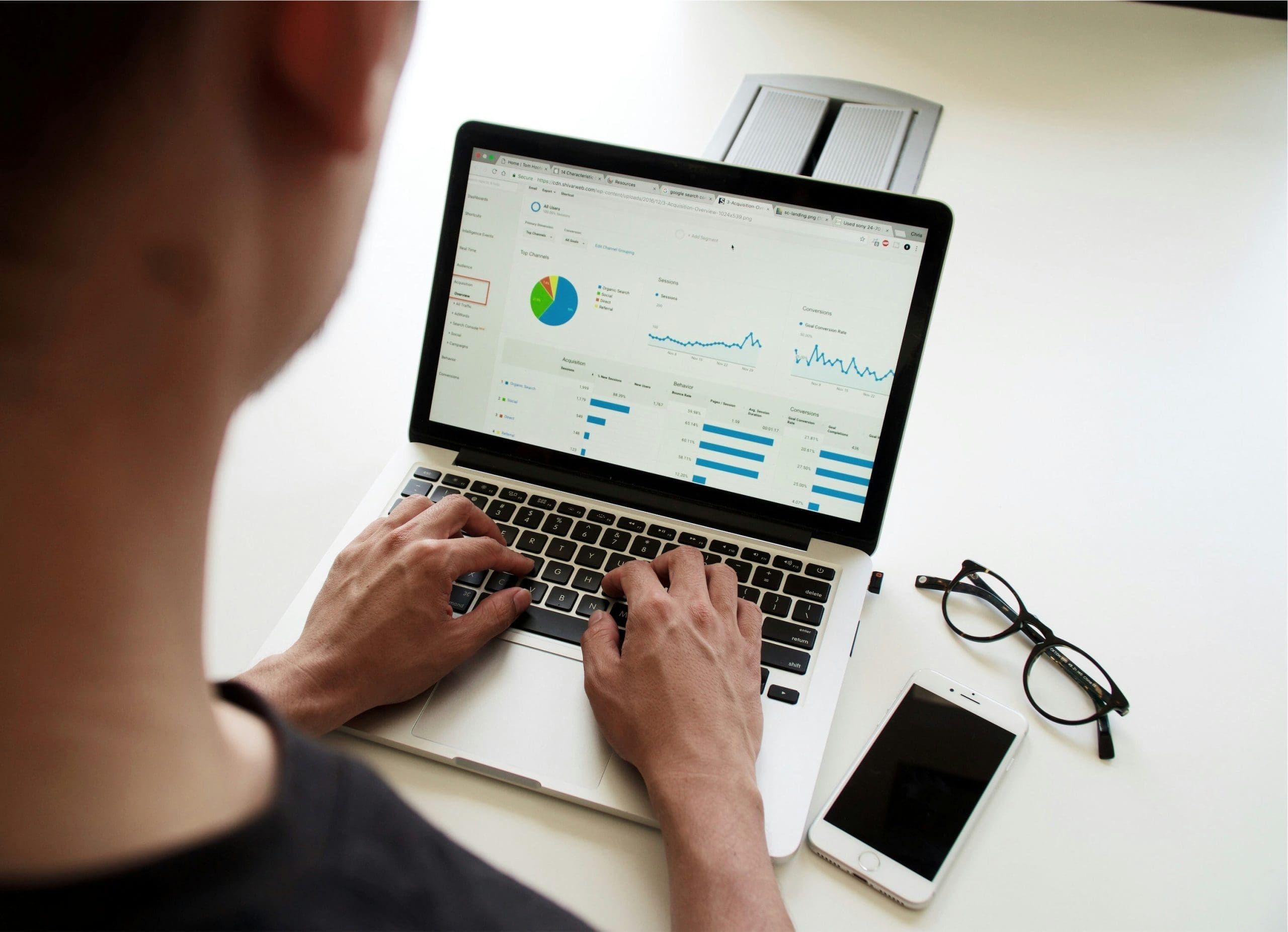 découvrez l'importance du marketing mix et sa composition pour une stratégie marketing efficace. apprenez comment les quatre p : produit, prix, promotion et place, interagissent pour atteindre les objectifs de l'entreprise.