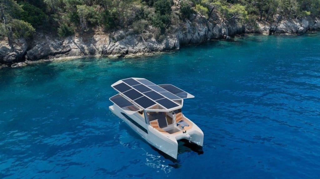 Ce bateau électrique survole les flots et établit un nouveau record d&rsquo;autonomie pour moins de 200 euros