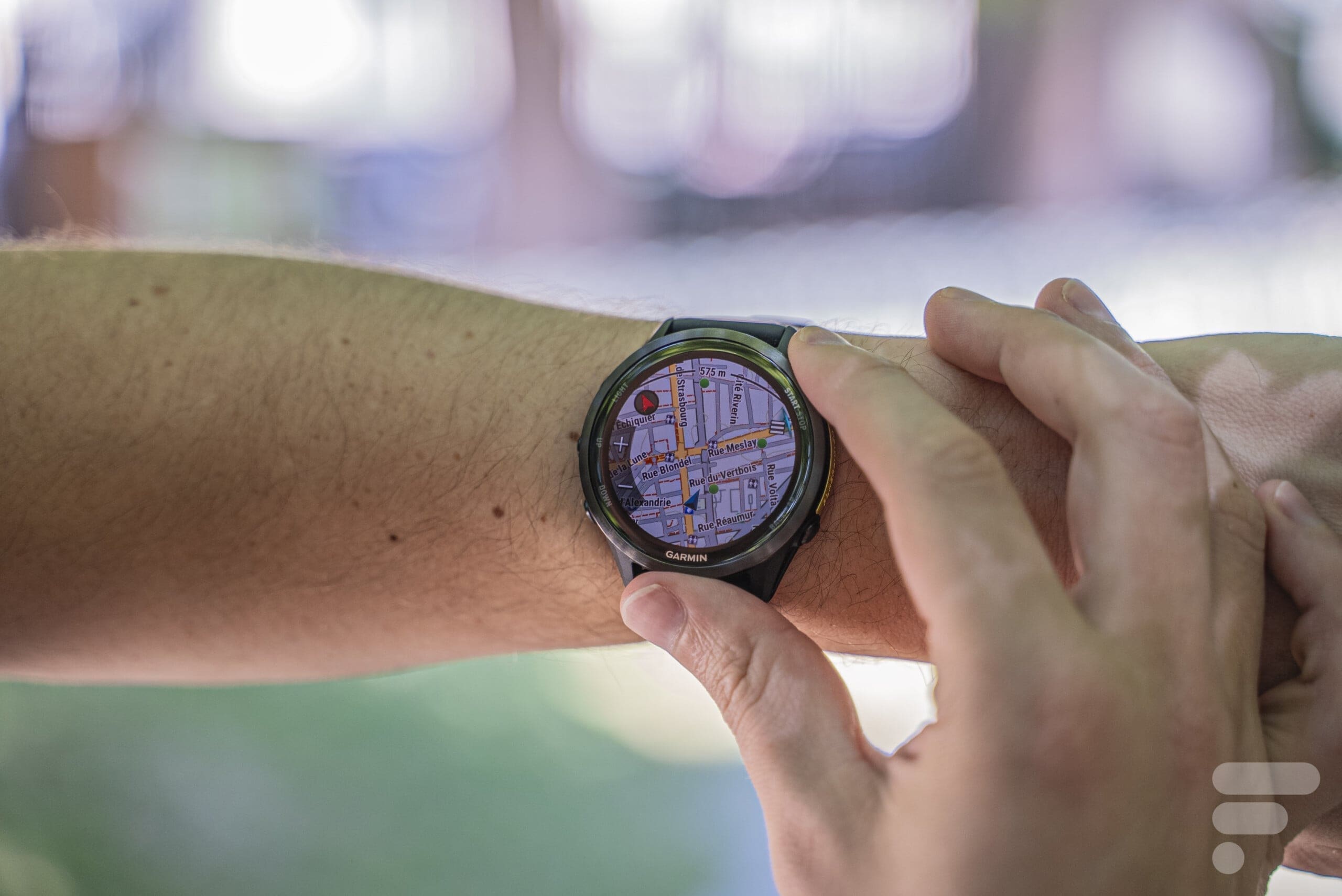 découvrez la garmin forerunner 970, la montre idéale pour les coureurs aventuriers alliant précision, robustesse et fonctionnalités avancées pour vous accompagner dans toutes vos aventures.