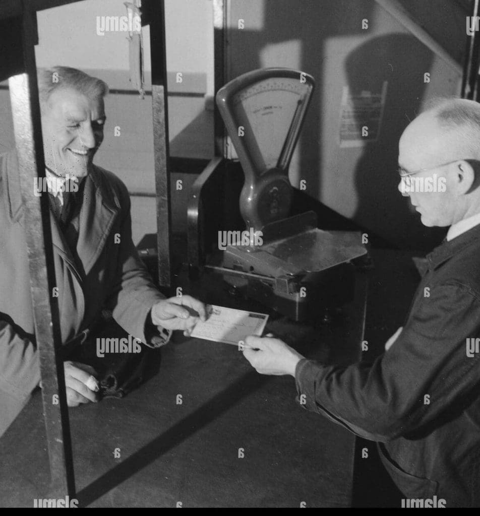 La Poste à Paris : Immortaliser l&rsquo;Histoire à Travers l&rsquo;Objectif