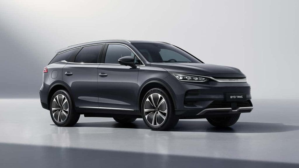 Soyez prêts à voir le tout nouveau SUV compact hybride de BYD envahir nos routes !