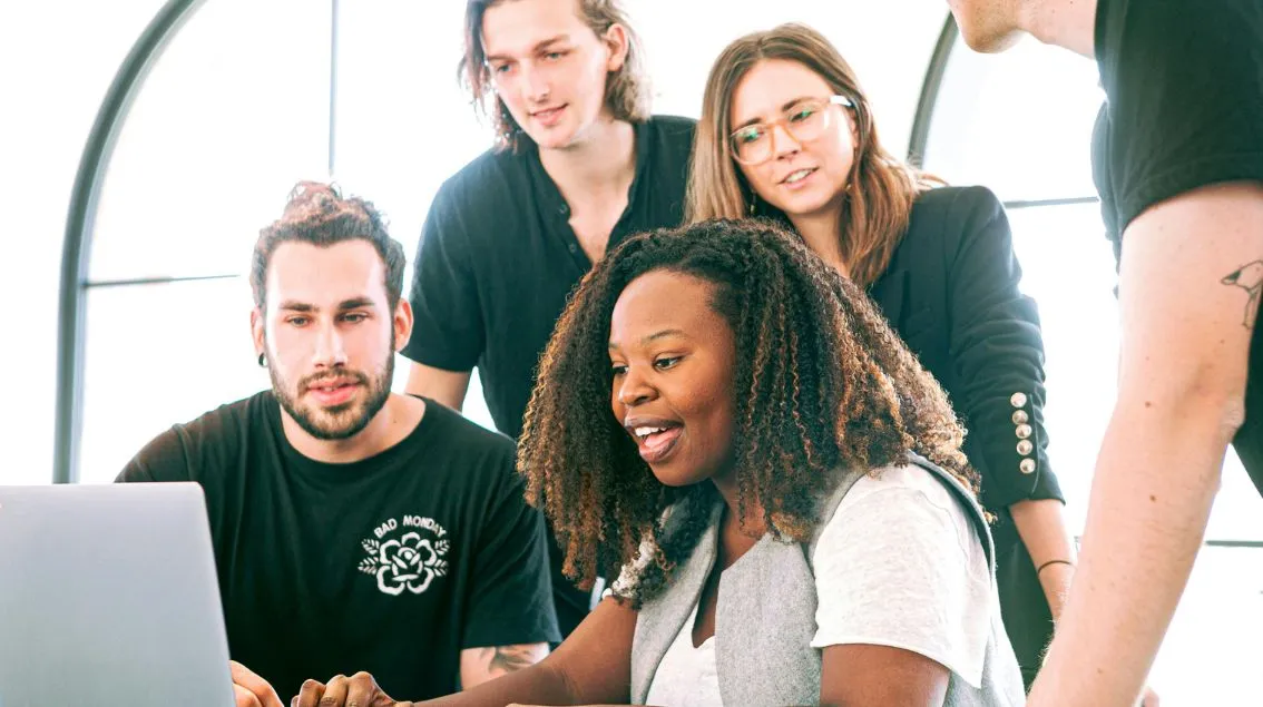 découvrez comment la règle des 1000€ protège les influenceurs à partir de 2026, garantissant une meilleure sécurité financière et des droits renforcés dans leur activité en ligne.