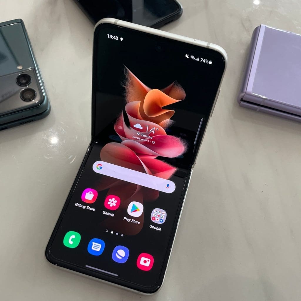 Samsung Flex : la révolution du jeu et de la mobilité avec un smartphone pliable double fonction !