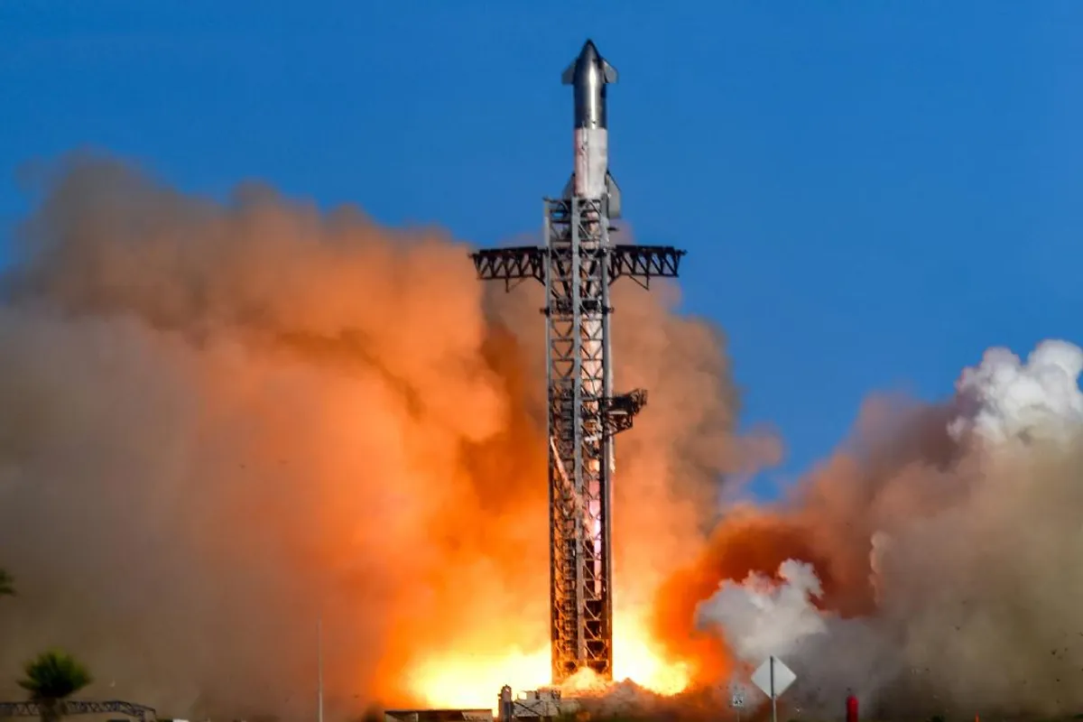 découvrez la dernière victoire américaine de spacex alors qu'un lanceur chinois rencontre des problèmes majeurs en plein vol.