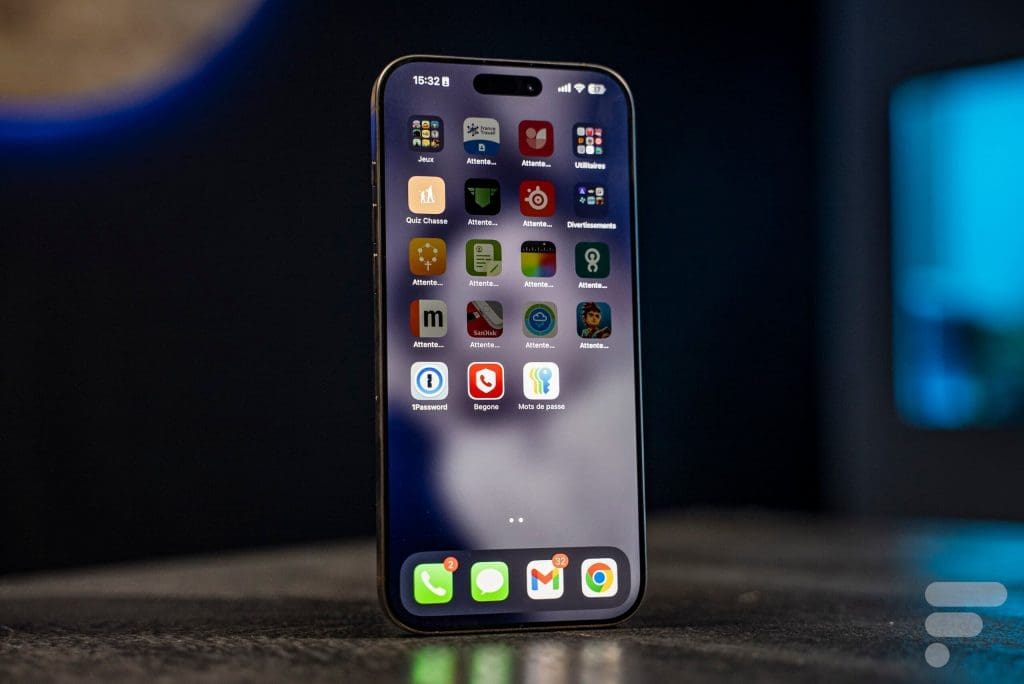 Apple met à l&rsquo;épreuve la robustesse de l&rsquo;iPhone 17 Air en défiant un journaliste à le plier lors d&rsquo;une interview