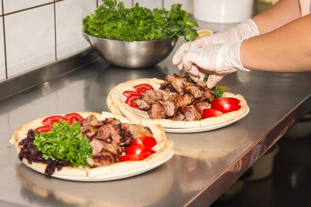 Tout savoir sur le kebab le blanc : histoire et recettes