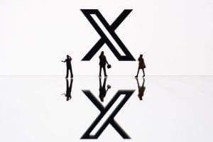 découvrez comment x supprime la fonction anti-désinformation pour les utilisateurs non premium et ce que cela signifie pour votre expérience en ligne.